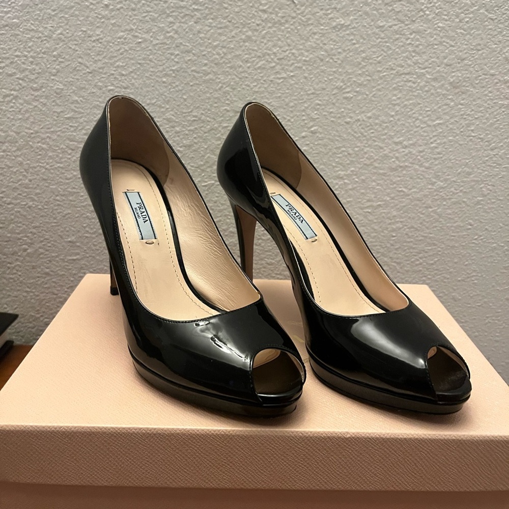 Prada size 8.5 shoe. Only worn once
